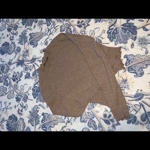 Cropped long ruffled shirt